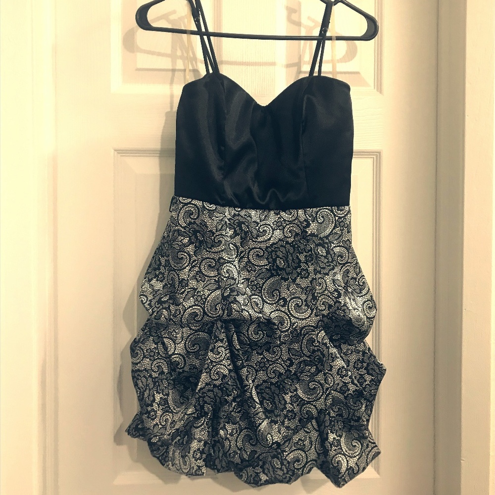 Speecklers Black and spiral Dress